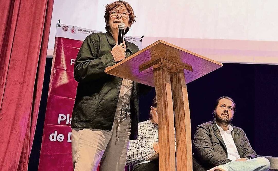 La directora del Instituto de Planeación, Patricia Ramírez, impulsa la consulta del PGD de la CDMX. Foto: Especial