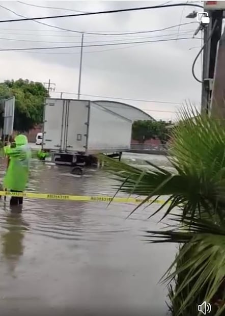 Las fuertes lluvias que cayeron en Ecatepec este martes, provocó severas inundaciones en varias partes del municipio. (Foto: especial)
