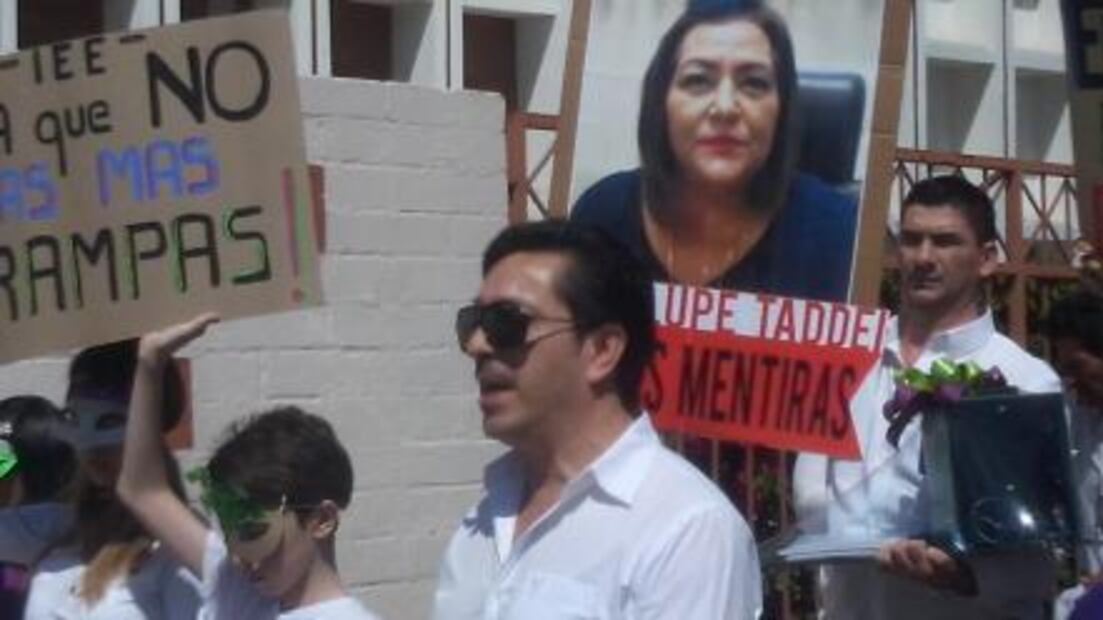 Exigen ciudadanos destitución de la presidenta del IEE en Sonora