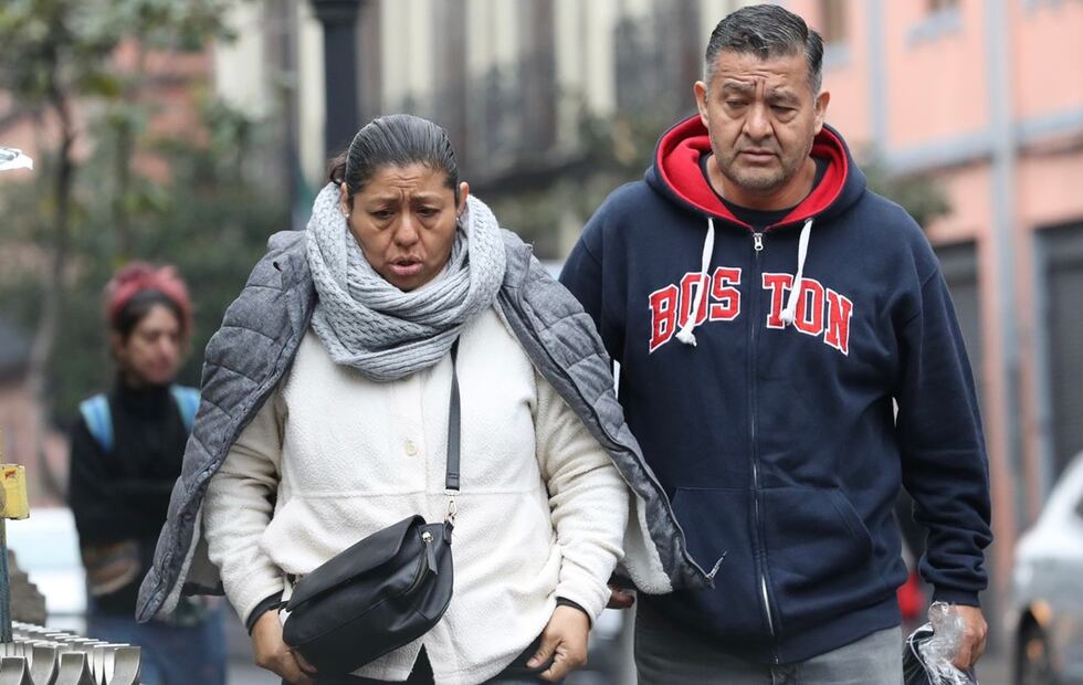 Capitalinos abrigados por consecuencia del reciente frente frío. Fotos: Berenice Fregoso/ EL UNIVERSAL/