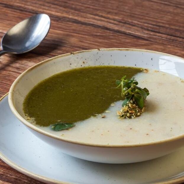 Fácil y rápida: crema de elote con chile poblano
