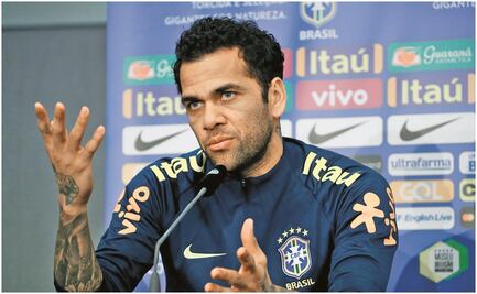 Dani Alves explota contra Telemundo por llamarle veterano 