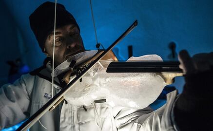 Orquesta "de hielo" da conciertos en un iglú de los Alpes italianos