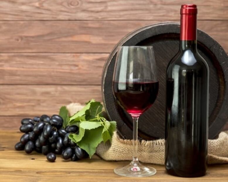 Por qué es bueno tomar una copa de vino en las noches 