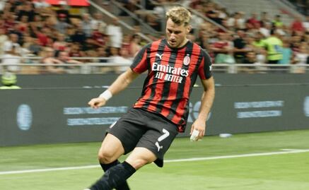 Santiago Giménez lanza contundente mensaje; apaga rumores de una salida del AC Milan