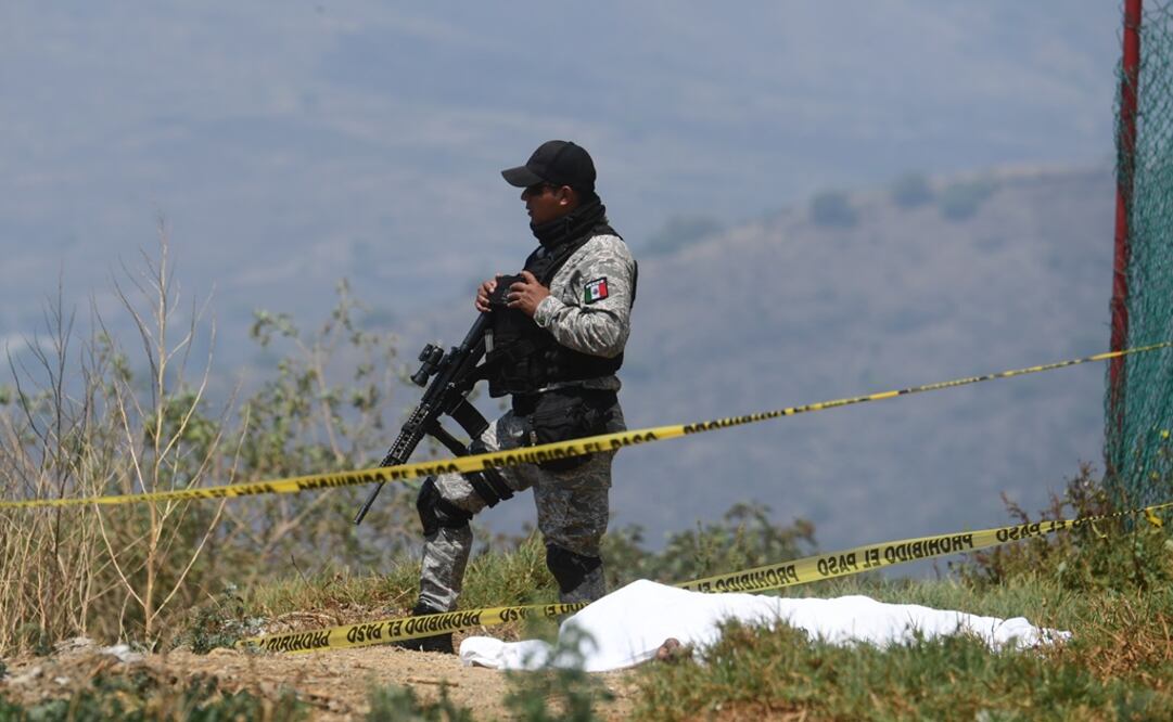 Uniformados resguardaron el predio ubicado junto al deportivo Espartaco, en la colonia Tecomatlán.  (Fotografía: El Gráfico)