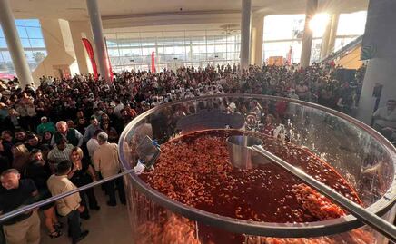 VIDEO: Mazatlán obtiene Récord Guinness por el cóctel de camarón más grande del mundo