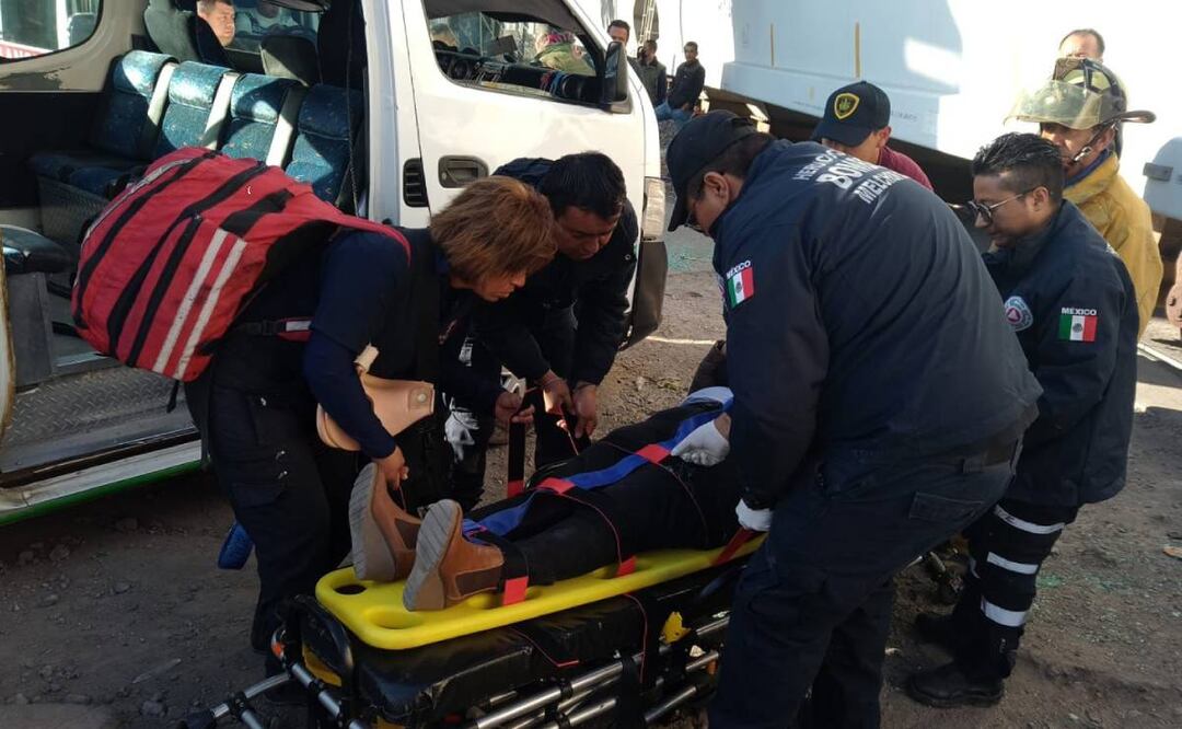 Elementos de Protección Civil y Bomberos de Cuautitlán México y paramédicos de Cruz Roja Mexicana se trasladaron al lugar del accidente. Foto: Especial