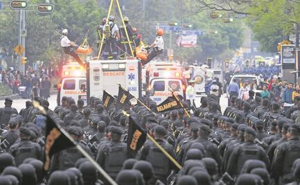 Desfile en honor a policías y bomberos será cada año