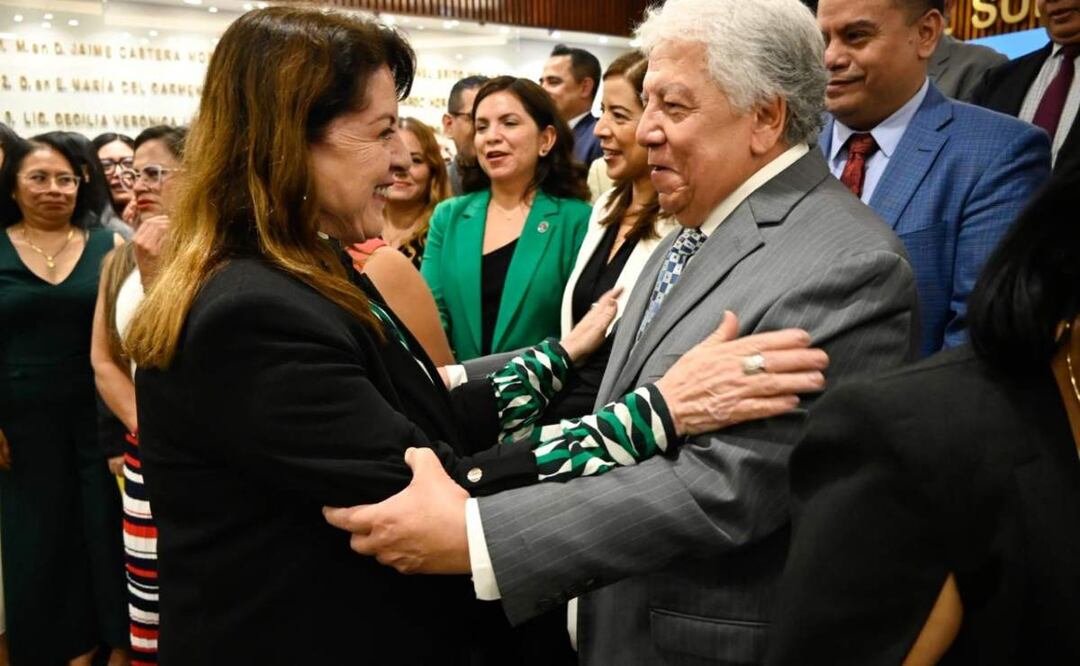 Gobernadora de Morelos Margarita González Saravia junto a Juan Emilio Elizalde, nuevo presidente del TSJ en la entidad (10/06/2025). Foto: Especial