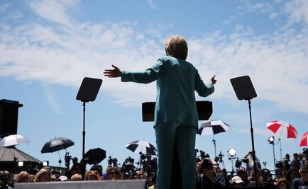 Cierran caso contra Hillary por correos