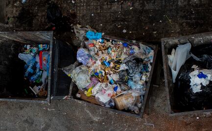 Hombre encuentra cadáver en bote de basura que su amigo le pidió guardar en Florida