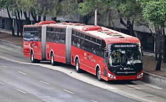 Lanzan licitación para rehabilitación y mantenimiento de carriles confinados del Metrobús de CDMX; fallos se realizarán el 5 de agosto