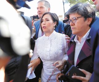 Denuncian a CDMX por licencia de Robles