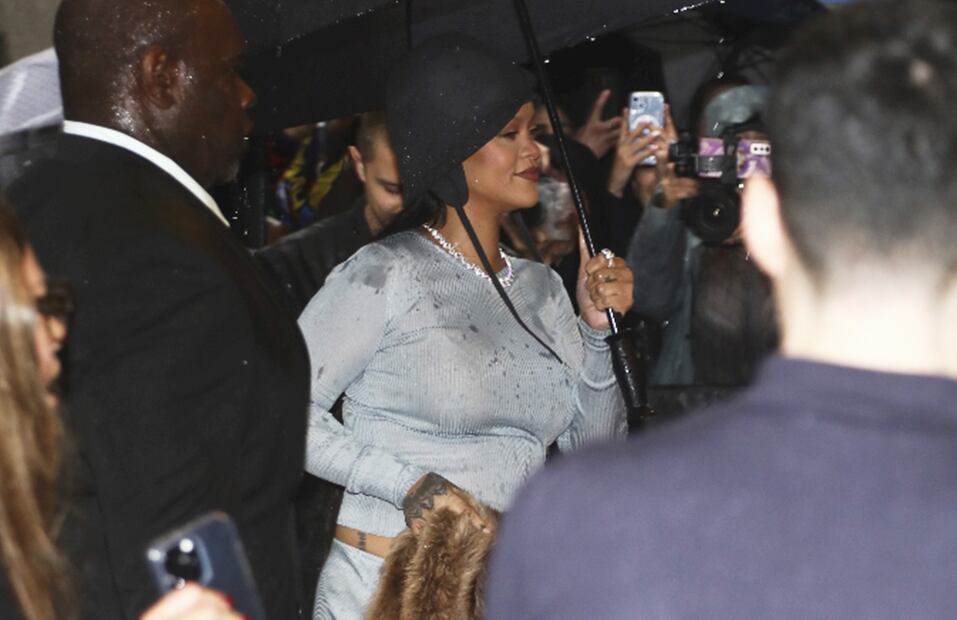 Rihanna en la Met Gala 2025.
Foto: AP