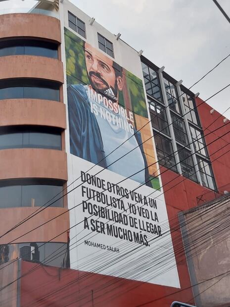 Crean murales de Messi, Pogba, Charlyn Corral y otros atletas en la CDMX