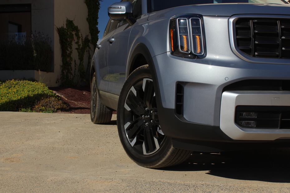 El KIA Telluride es la camioneta más grande y equipada que ofrecen en México.
Fotos: Bruno Dagio. El Universal