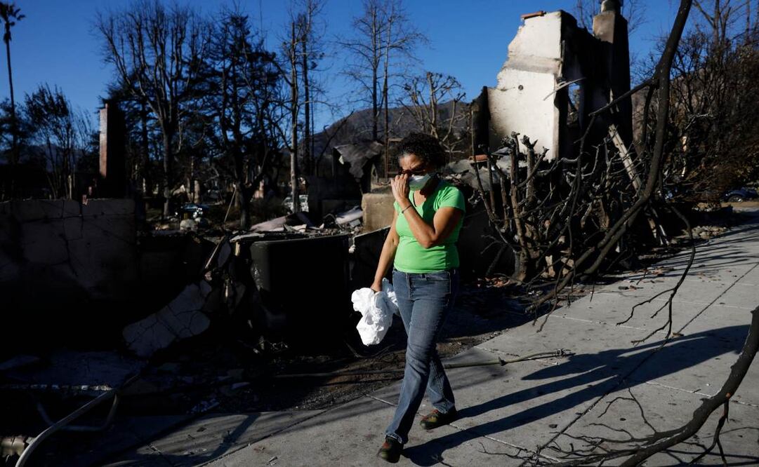 Ordenan evacuaciones por nuevo incendio que amenaza casas en montañas al norte de Los Ángeles, 22 de enero de 2025. Foto: EFE