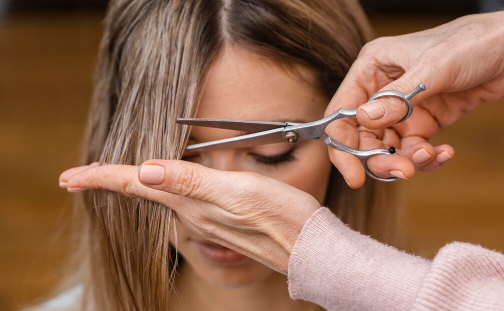 Aprovecha el nuevo comienzo de mes para renovar tu cabello. Foto: Freepik