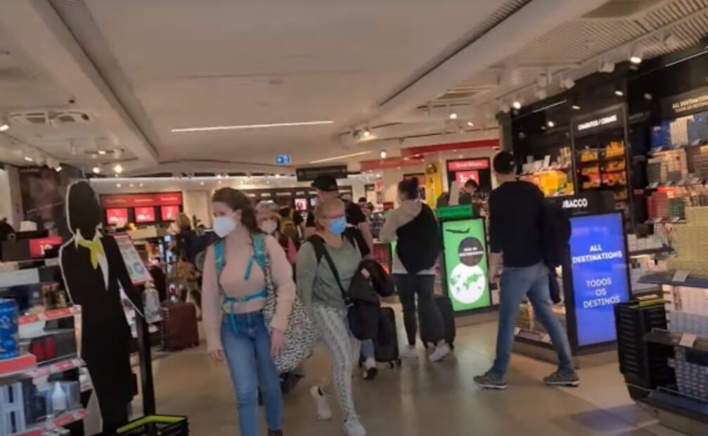 ¿Cómo es el aeropuerto de Portugal al que Salinas llama "central avionera"?