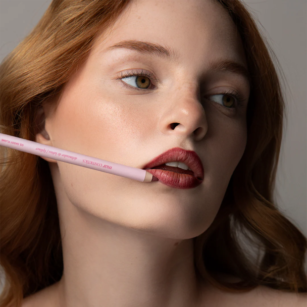 Delineador de labios rojo en el tono Sassy Flame. Foto: Mar Cosmetics