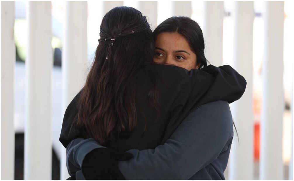 Migrantes de diversas nacionalidades que tenían su cita CBP One y que ya no es válida se encuentran en el cruce fronterizo El Chaparral en espera de nuevas noticias sobre su situación migratoria. Foto: Diego Simón / EL UNIVERSAL