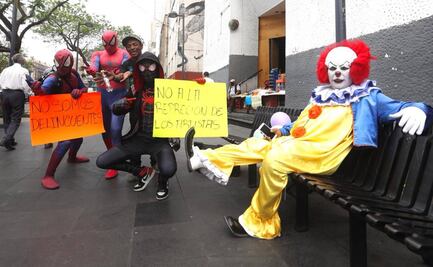 Botargas bloquean cruce entre avenida Balderas y Juárez; piden volver a trabajar en las calles