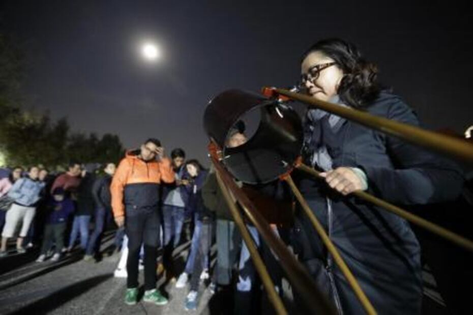 México presencia tres fenómenos lunares 