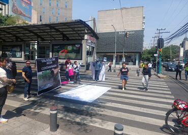 Vecinos de alcaldía Benito Juárez bloquean Insurgentes y Xola; exigen resultados de estudios a agua contaminada, caso ocurrido hace un año