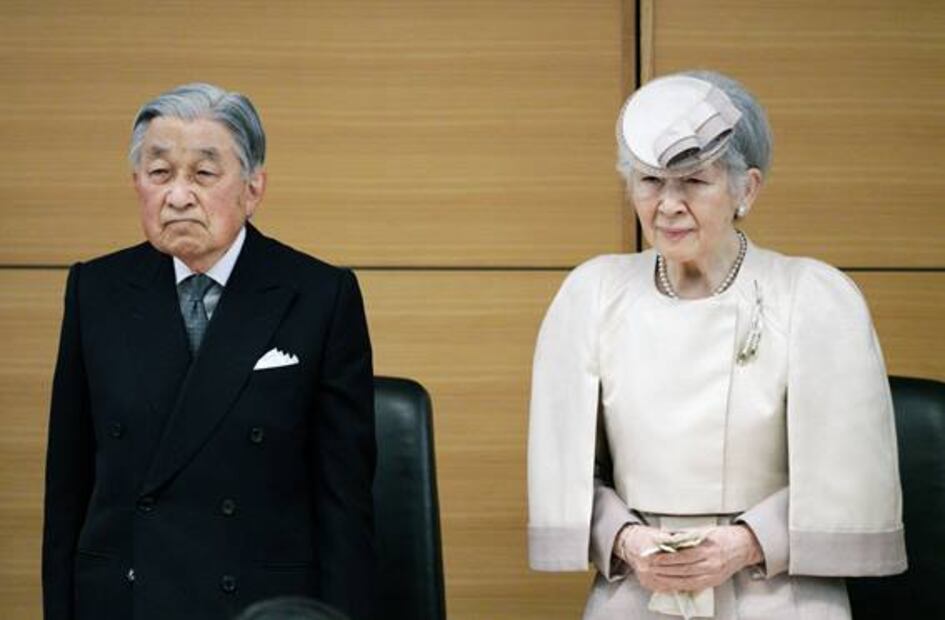 Akihito, primer emperador japonés en abdicar en dos siglos