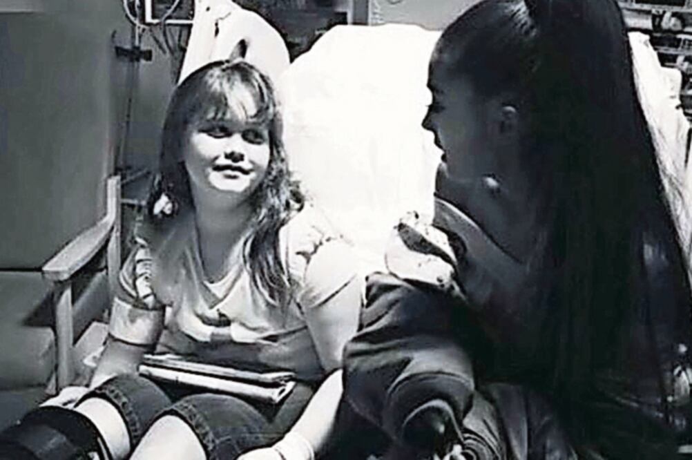 Llevó regalos y conversó con los afectados del ataque (INSTAGRAM)