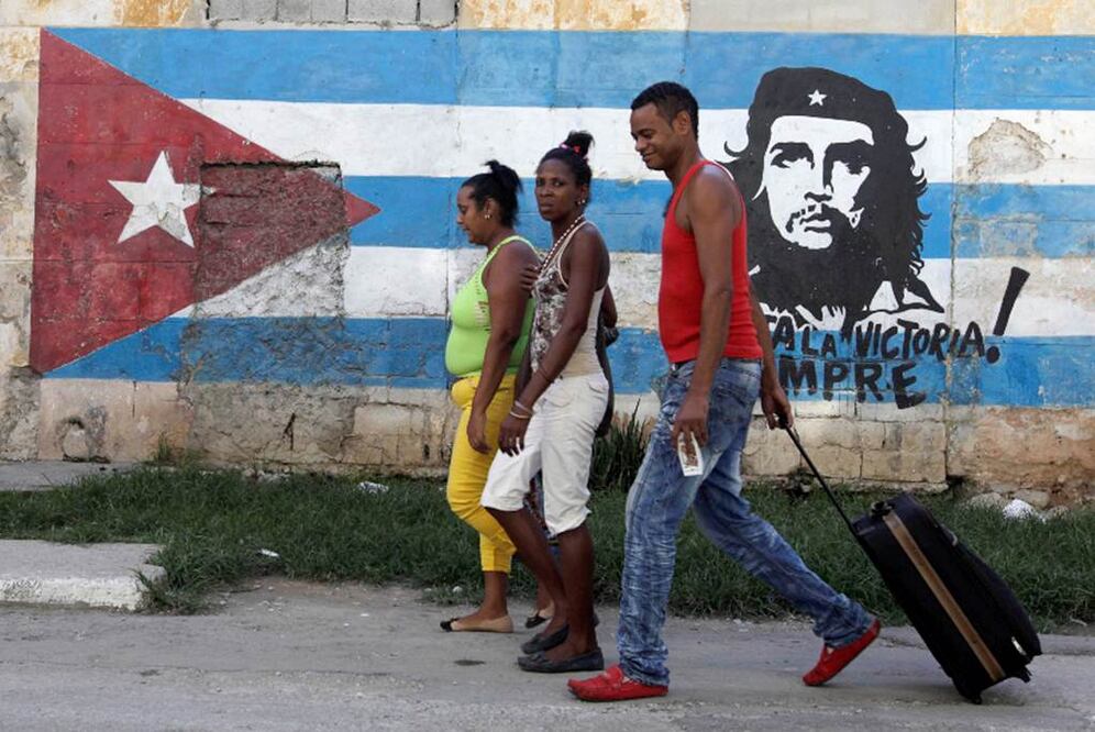 La avalancha de migrantes se ve alentada por el temor, real o infundado, de que, en su negociación con La Habana, Washington elimine la Ley de Ajuste Cubano. Antes de que ocurran sorpresas, los cubanos se insertan en el kilométrico laberinto de trampas… e