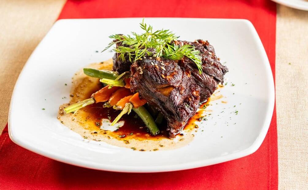 Cordero dorado con glaseado de especias. Foto: cortesía