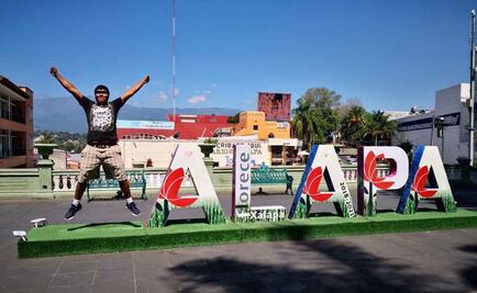 Tras robo de la “X” de letrero en Xalapa, turistas bromean con fotos