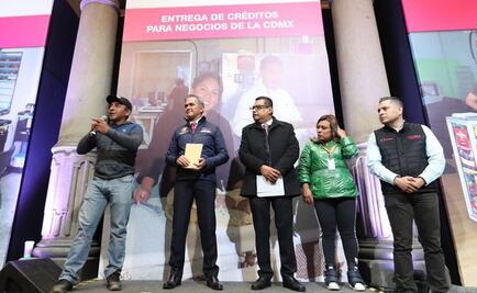 Entregan créditos a 328 comerciantes afectados por sismo