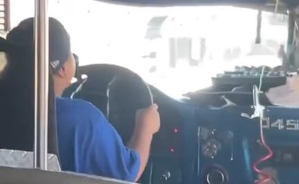 Captan a menor conduciendo camión de transporte público en Gómez Palacio, Durango; chofer de la unidad y padre del niño es sancionado