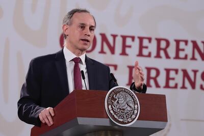 OMS no recomienda cerrar vuelos de Reino Unido: López-Gatell