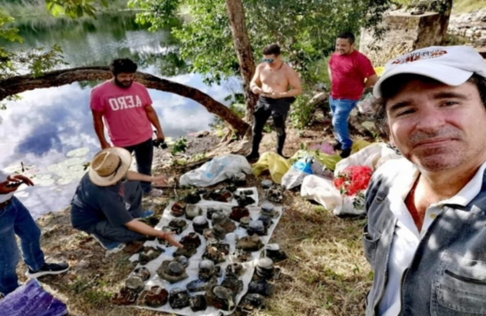Buzos extraen 27 medidores de CFE del fondo de un cenote en Yucatán; piden investigar