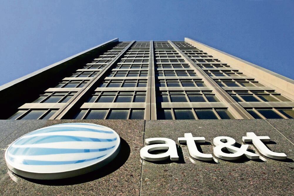 En contraste, la oferta de AT&T avanzó en la licitación de la red de seguridad (ARCHIVO EL UNIVERSAL)