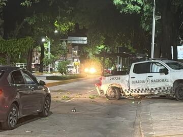 Elementos de la Guardia Nacional chocan contra camioneta en Villahermosa, Tabasco; llevaban neveras con cerveza