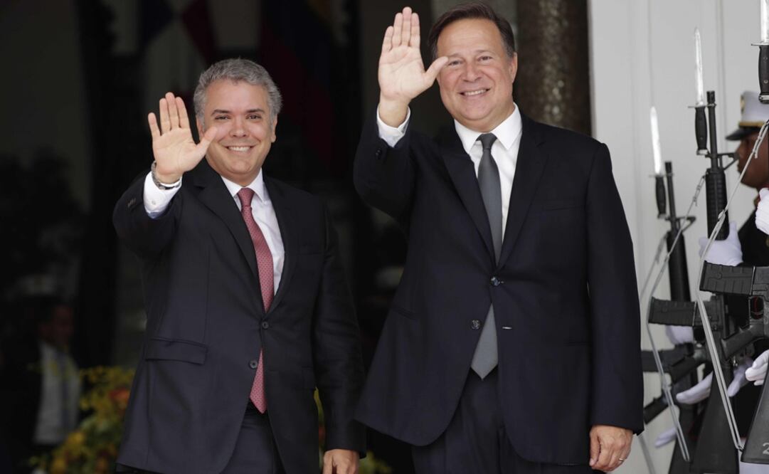 El presidente de de Panamá, Juan Carlos Varela, recibe al presidente colombiano, Iván Duque, previo a una reunión bilateral en Panamá (Foto: EFE)