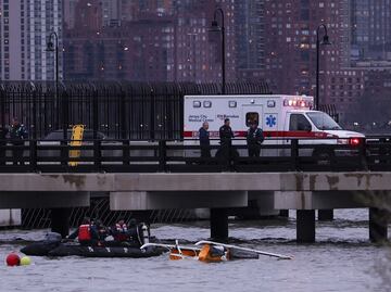 "Todo está sobre la mesa, no descartamos nada", dicen autoridades sobre accidente del helicóptero en río Hudson