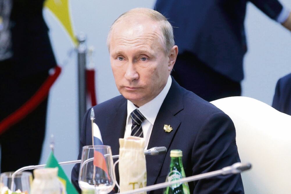 Vladimir Putin, mandatario ruso, ayer en la VIII cumbre de jefes de Estado y de Gobierno de los BRICS. El presidente declaró que “de nuestro amigos y socios estadounidenses se puede esperar cualquier cosa”. (FOTO: MIKHAIL METZEL. EFE)