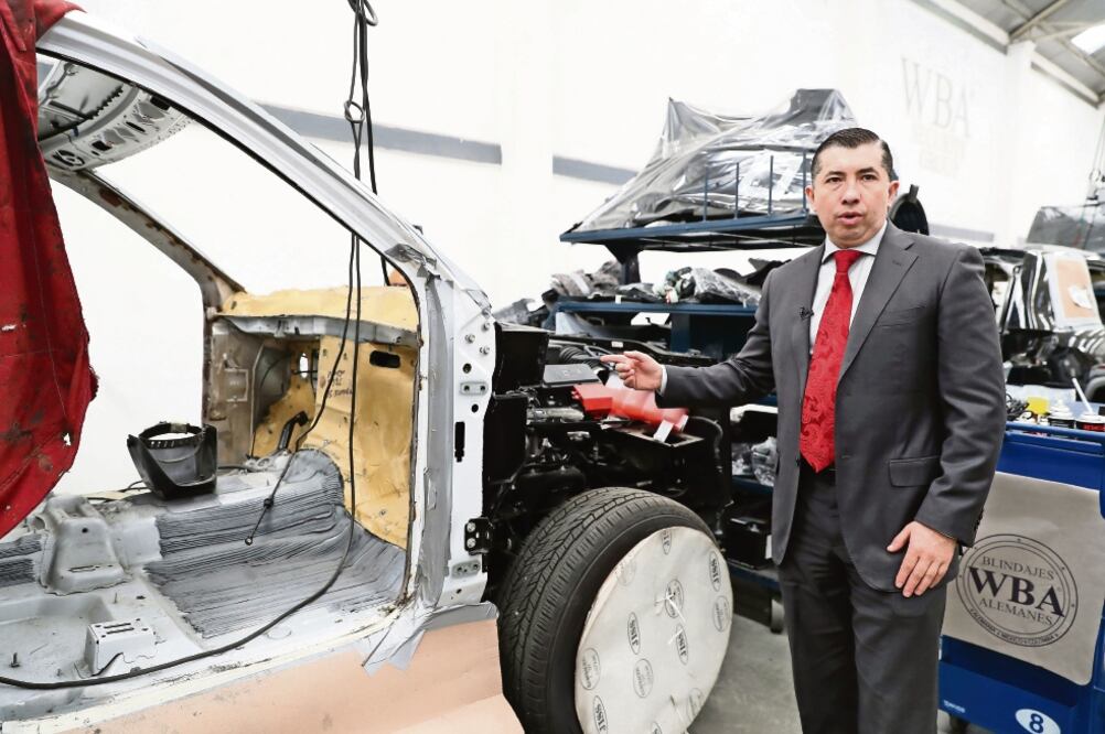 Director comercial de Blindajes Alemanes Mauricio Garibaldi (LUCÍA GODÍNEZ. EL UNIVERSAL)