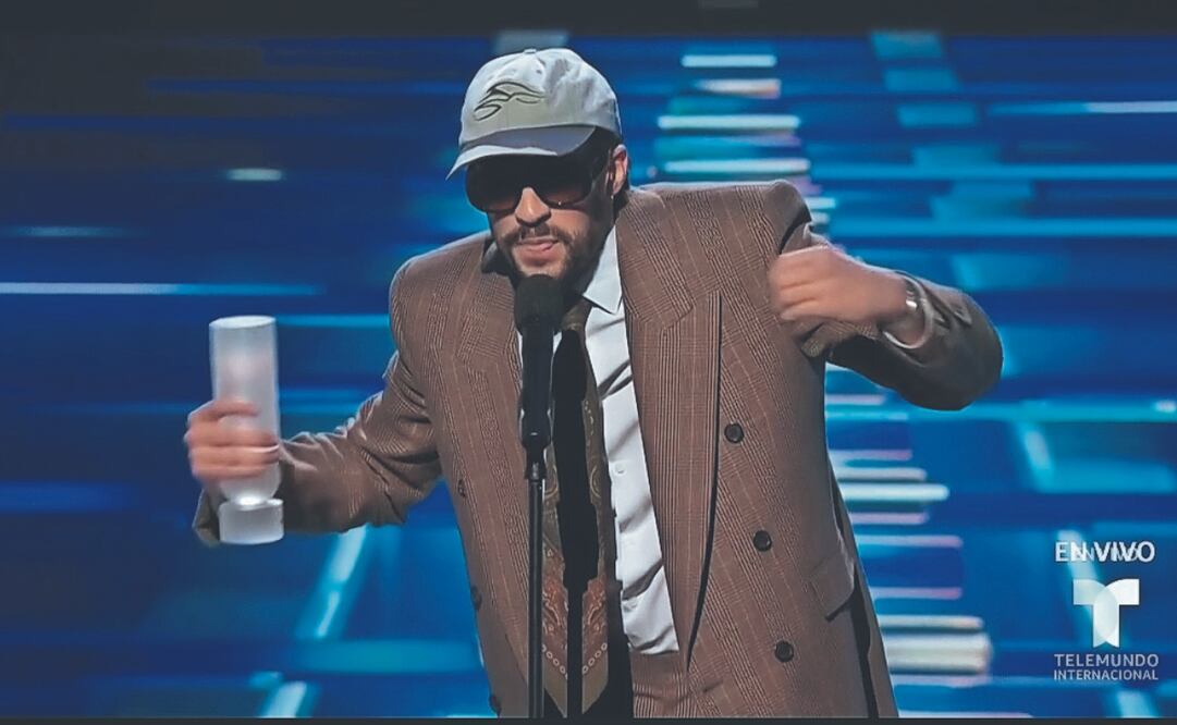 Bad Bunny habló del valor de los exponentes latinos de la música al recibir el premio como Artista del año.  FOTOS: AFP, EFE, AP Y TELEMUNDO