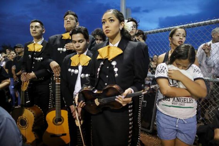 Joven canta “Amor eterno” donde se registró tiroteo en El Paso