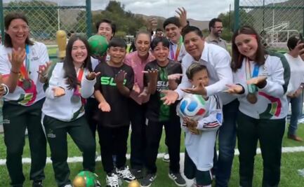 VIDEO Sheinbaum presume cancha del Mundial Social en SLP; ánima a los equipos y hace el "six-seven"