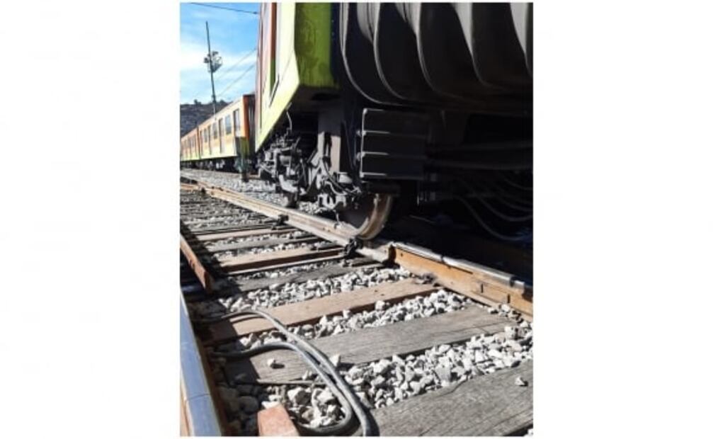 Se descarrila tren del Metro en la estación La Paz de la Línea A