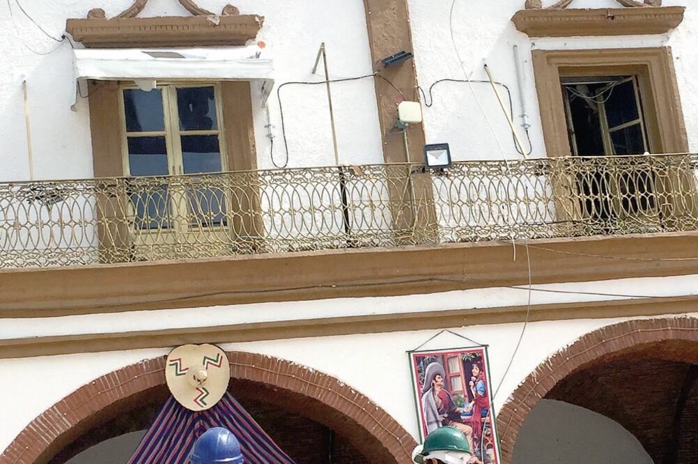 Mónica Martínez salió del ayuntamiento a las 13:14 horas, justo cuando se cimbró la tierra. La mujer esperaba a su segundo hijo. (JUSTINO MIRANDA. EL UNIVERSAL)