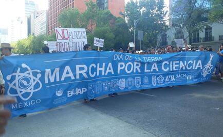 "Más posgrados, menos diputados", exigen en la Marcha por la Ciencia